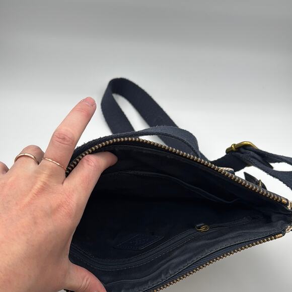 Fossil Crossbody Bag - Picture 6 of 7